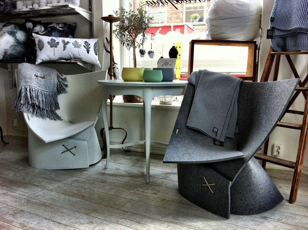 FF1 folded felt chair